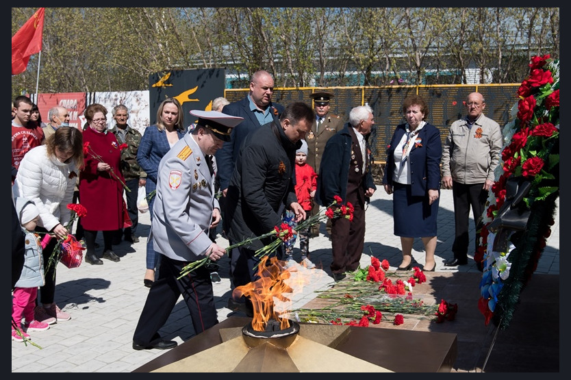 Владимир плавск. Открытие памятника погибшим летчикам в клину. Дань памяти и уважения. Дань памяти и уважения. Стела город трудовой доблести ульяновск.